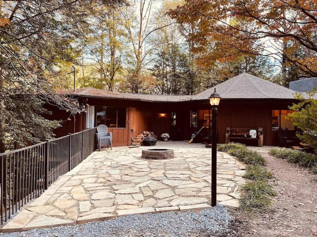 Cabin With Treehouse Views, 3 King Beds, 4 Bunks, And Large Hot Tub! Gatlinburg Extérieur photo